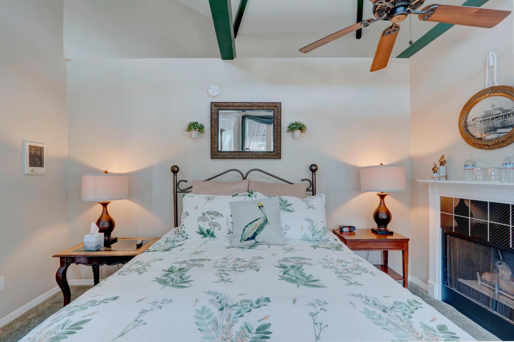 Pelican Cove Inn Карлсбад Экстерьер фото